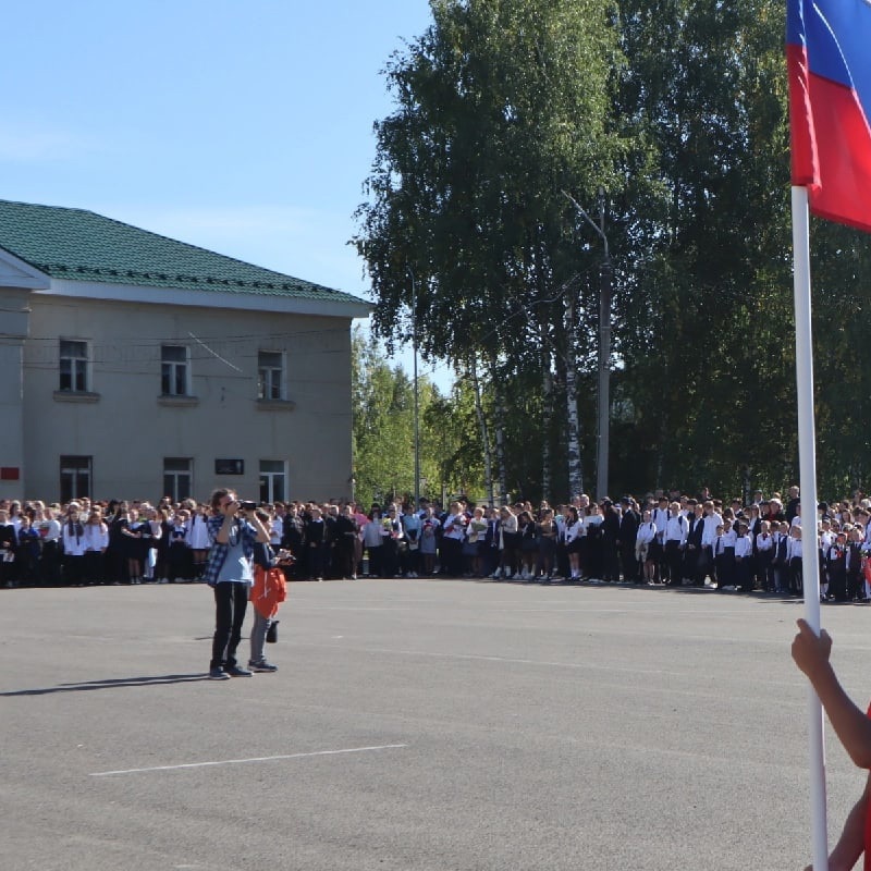 Торжественная линейка, посвященная 1 сентября.